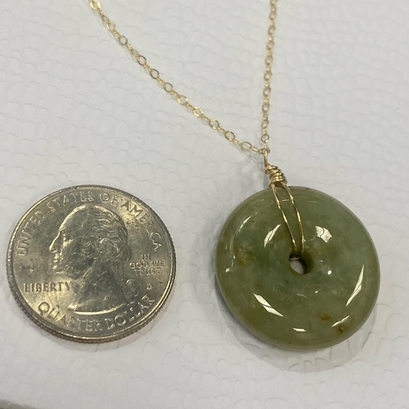 New Genuine jade Burma donut pendant necklace - Picture 3 of 4